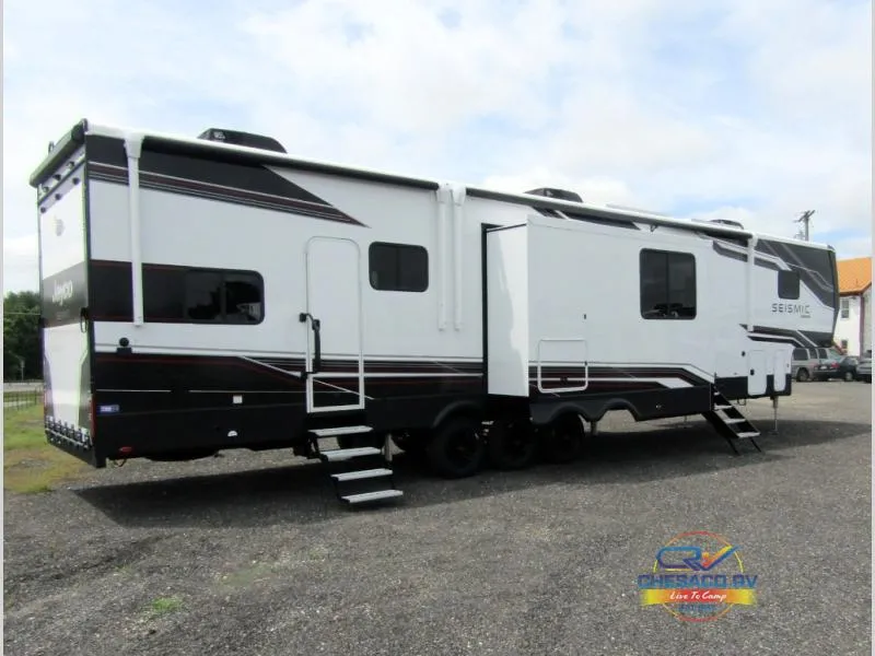 2026 Jayco Seismic 399 - Photo 4