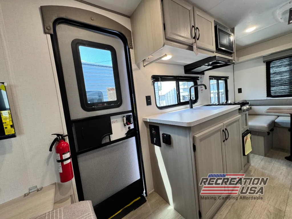 2027 Coachmen Catalina Summit Series 7 154RDX, Photos photo 12
