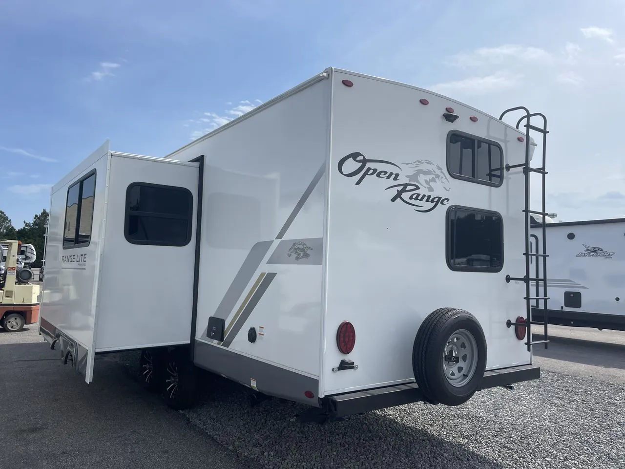2025 Highland Ridge Range Lite 241BH - Photo 4