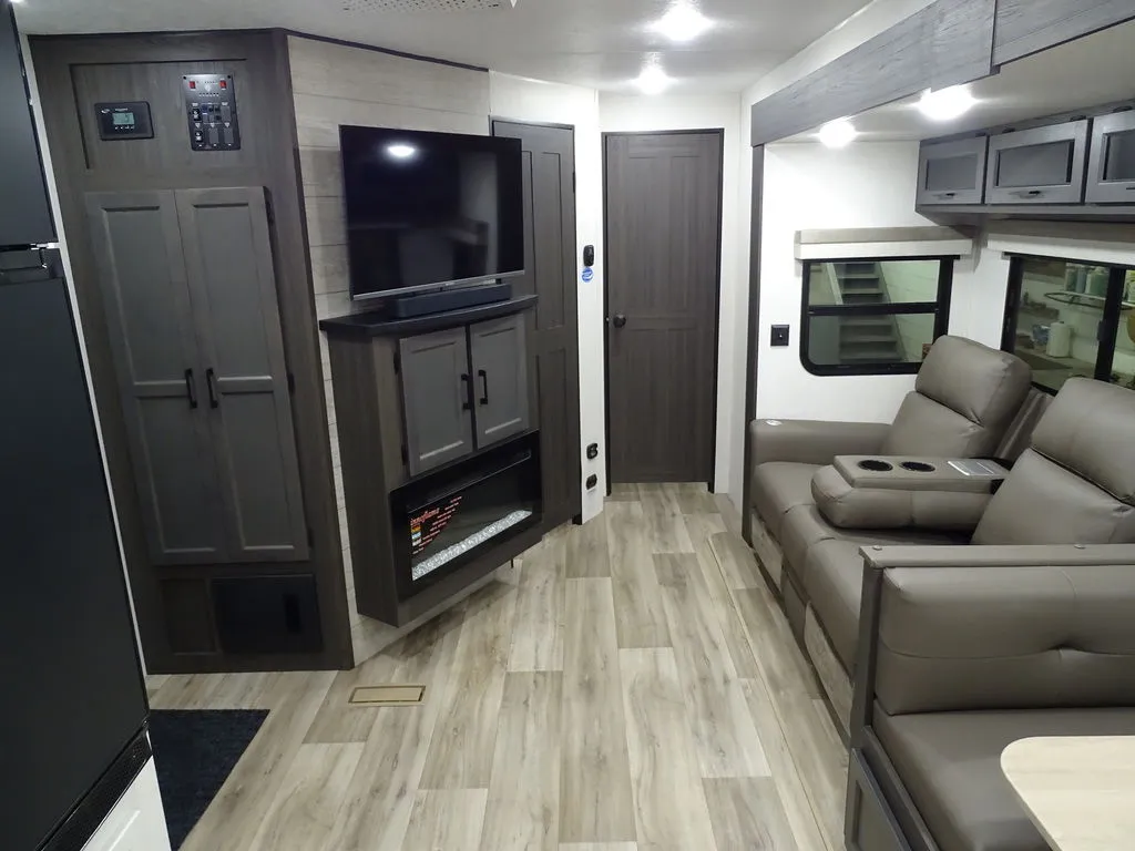 2025 Venture RV Sport Trek 251VFK - Photo 4