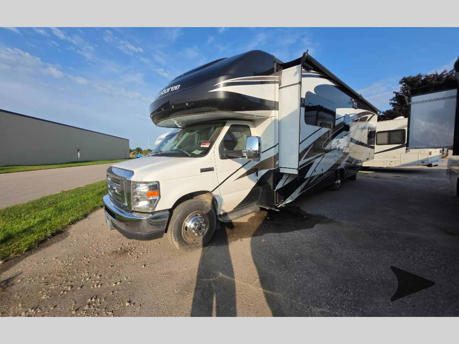 2019 Fleetwood Jamboree 30F - Photo 4