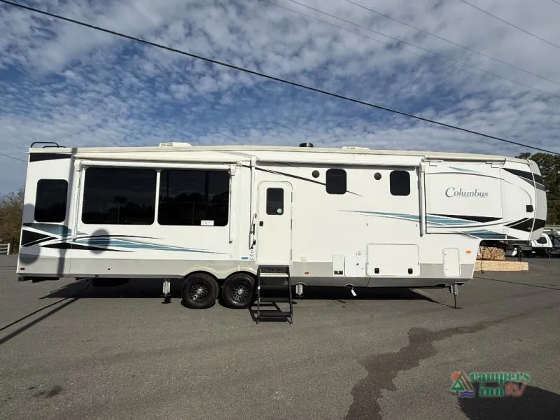 2022 Palomino Columbus 383FB - Photo 4