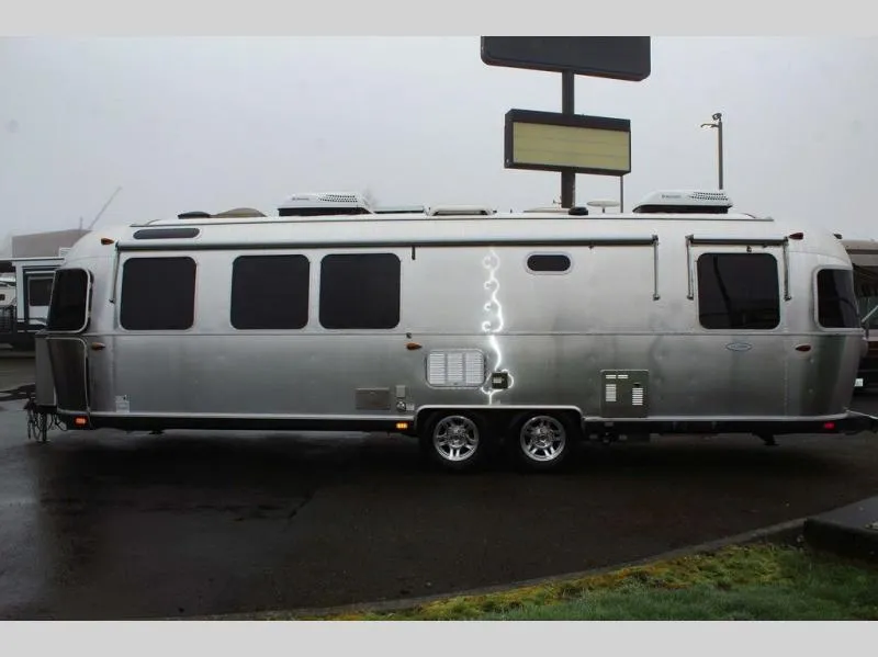 2016 Airstream Classic 30 - Photo 3