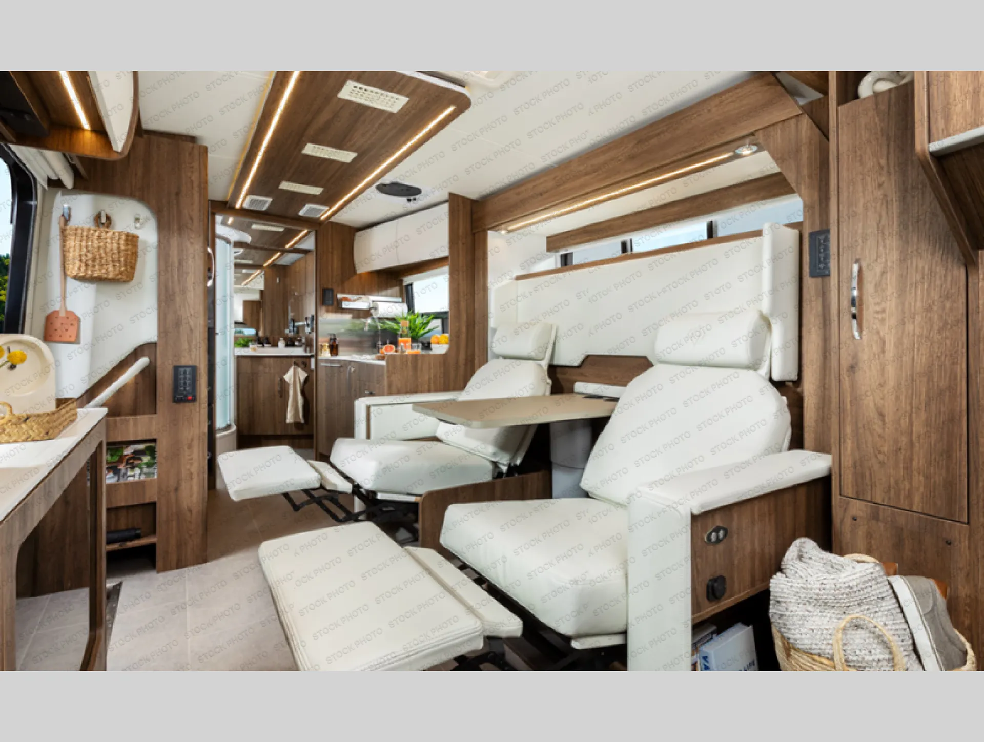 2027 Leisure Travel Wonder W24MB - Photo 3