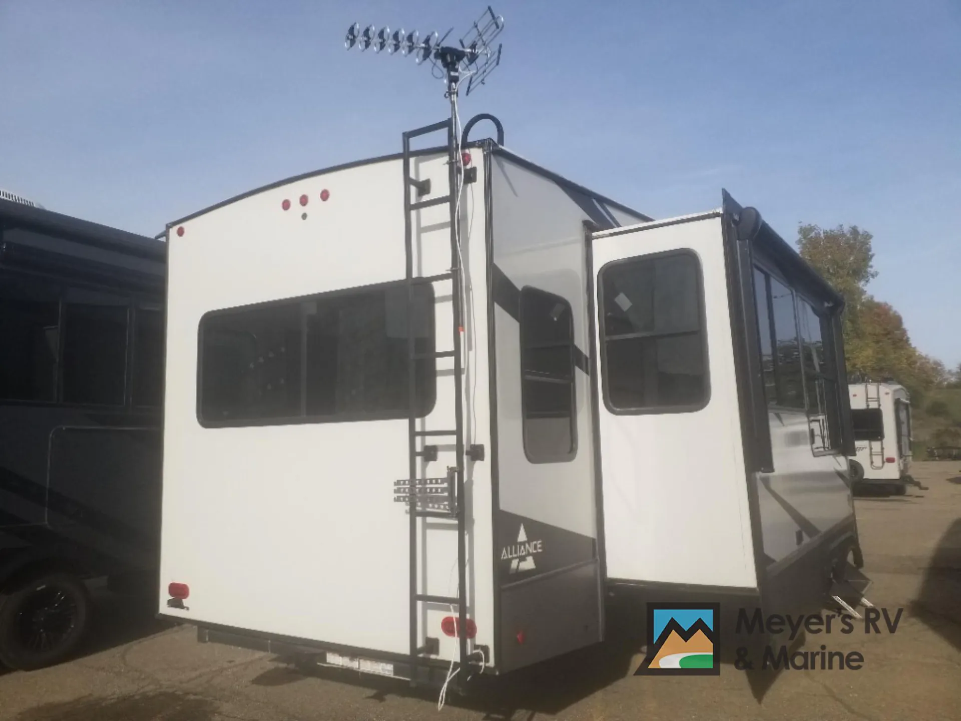 2022 Alliance RV Avenue 30RLS - Photo 3