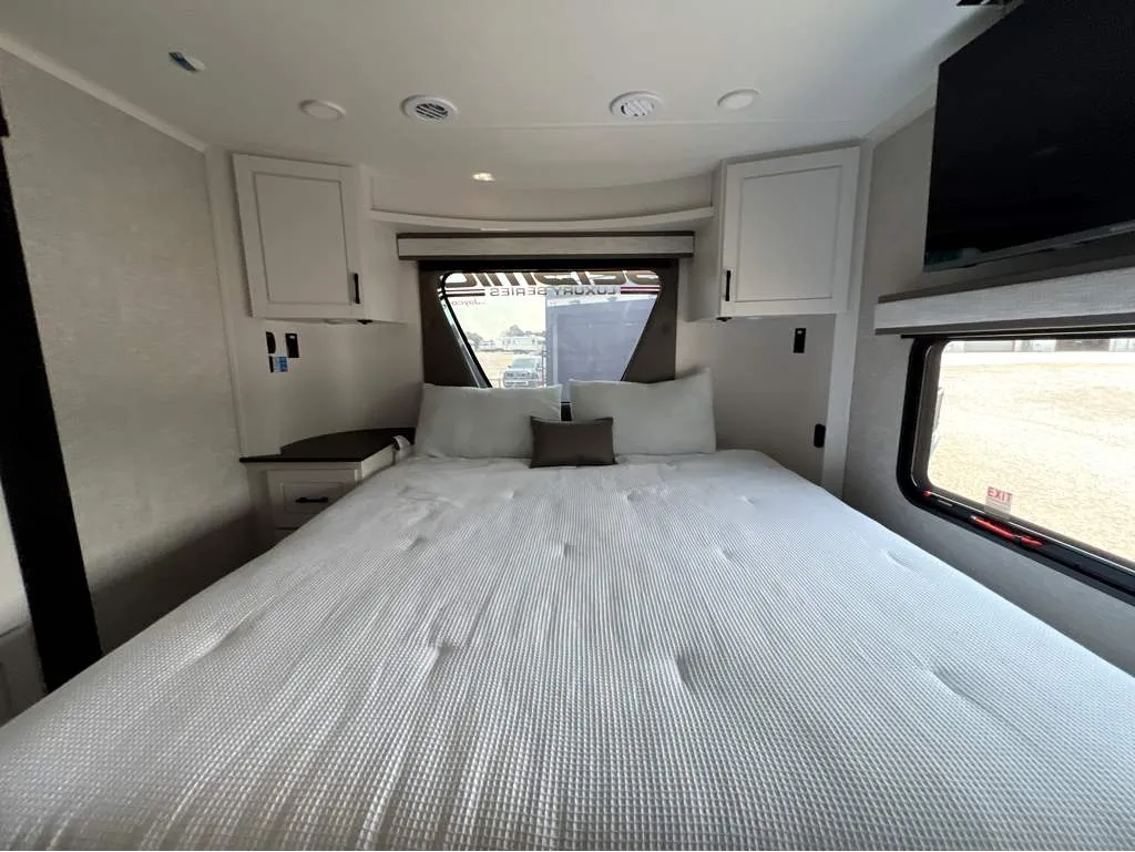 2025 Jayco Seismic Luxury Series 4113, Bedroom photo 2