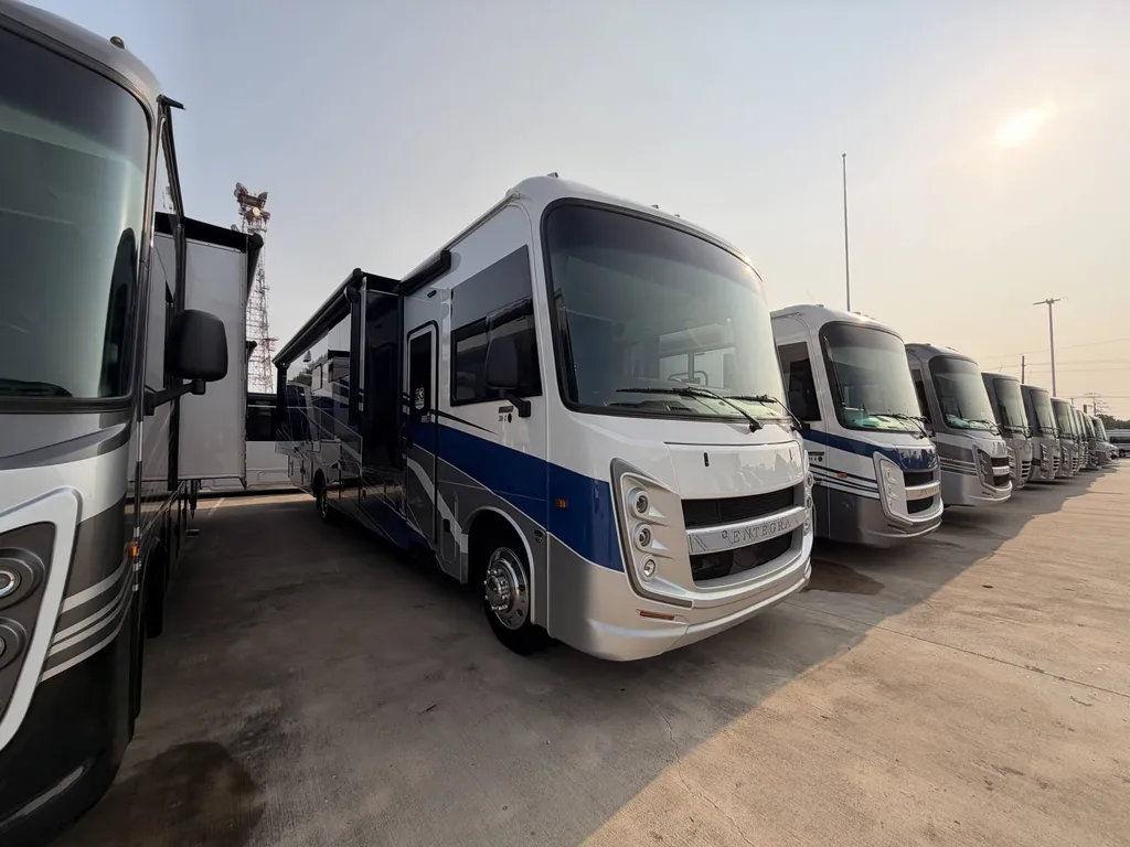 2027 Entegra Coach Vision XL 36C, Photos photo 4