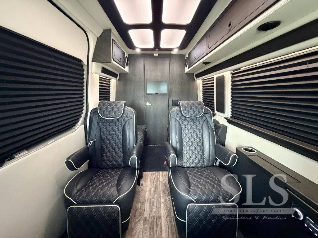 2025 Midwest Automotive Designs Luxe Cruiser D4, Photos photo 25