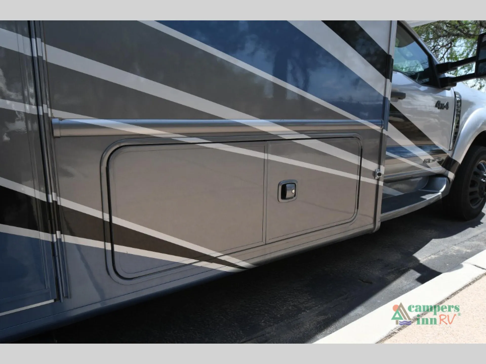 2025 Thor Motor Coach Magnitude GRAND X32 - Photo 4