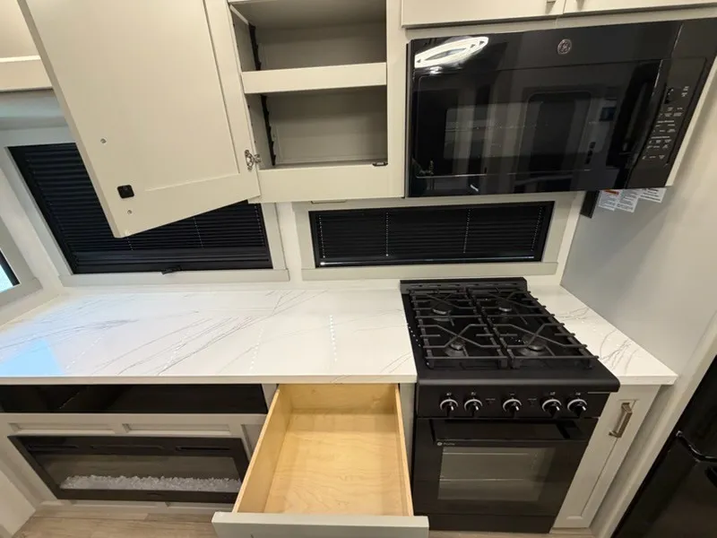 2025 Brinkley Model G 4100, Photos photo 15