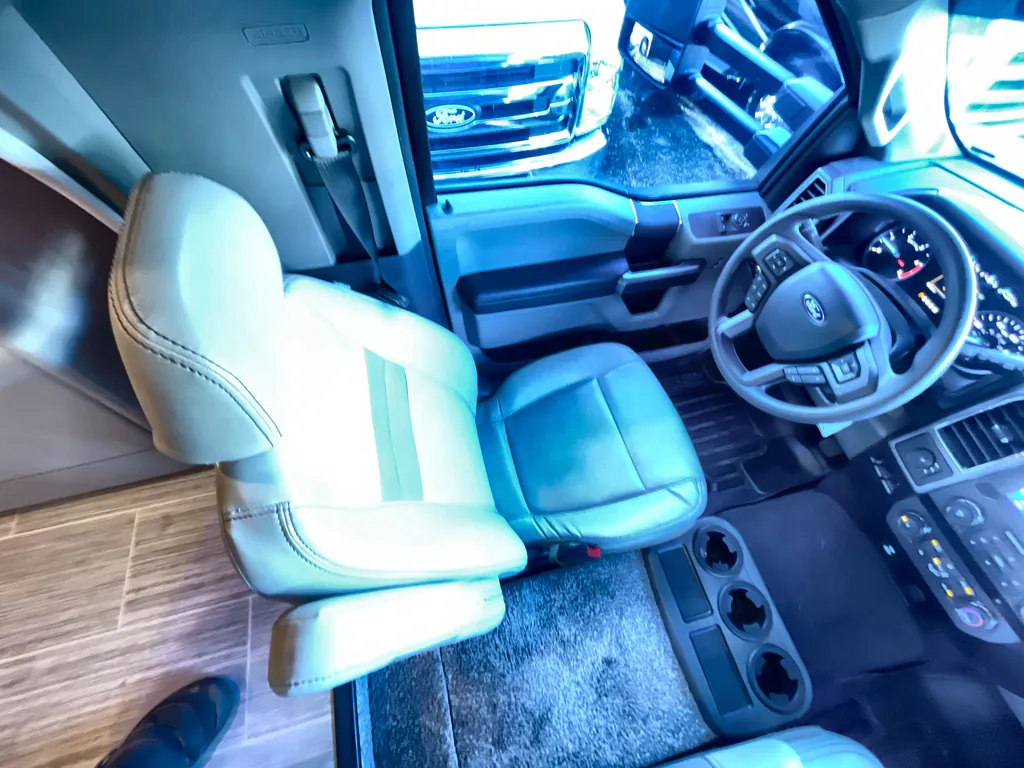 2022 Thor Motor Coach Magnitude RS36, Photos photo 25