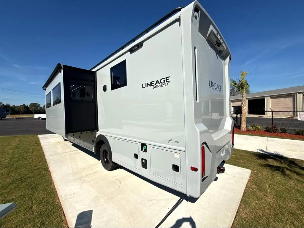 2026 Grand Design Lineage Series F 31ZW - Photo 4