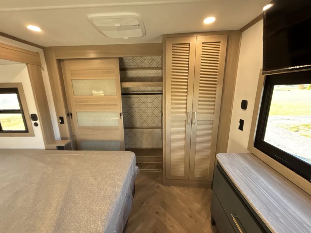 2026 Keystone Raptor 415, Photos photo 37