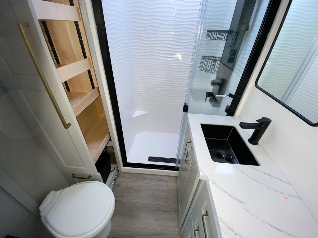 2026 Brinkley Model G 3950, Photos photo 12