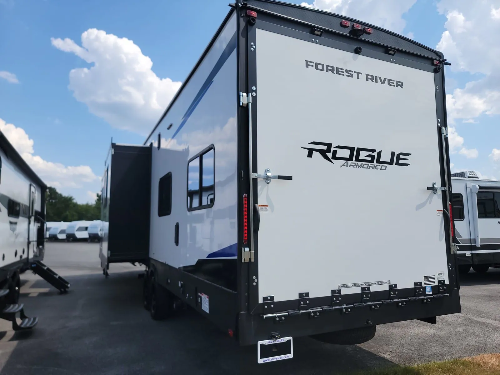 2026 Forest River Vengeance Rogue Armored 32L132 - Photo 4