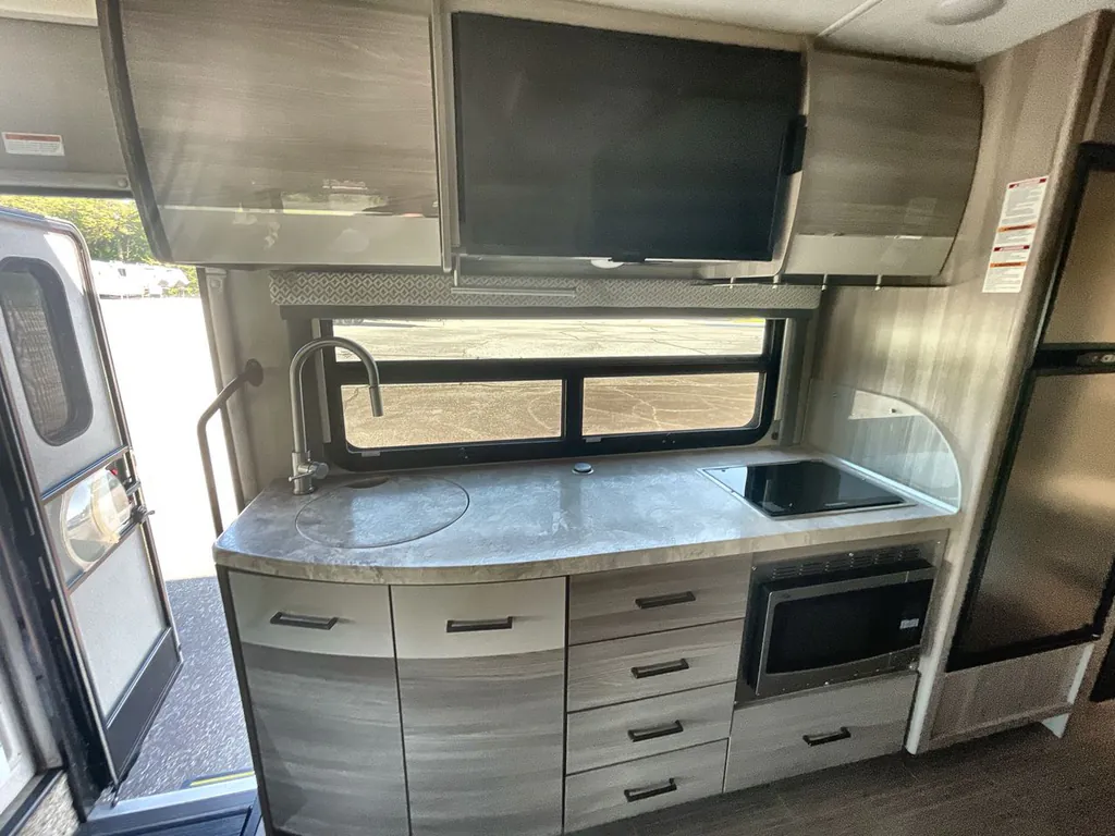 2023 Thor Motor Coach Tiburon 24FB, Photos photo 9