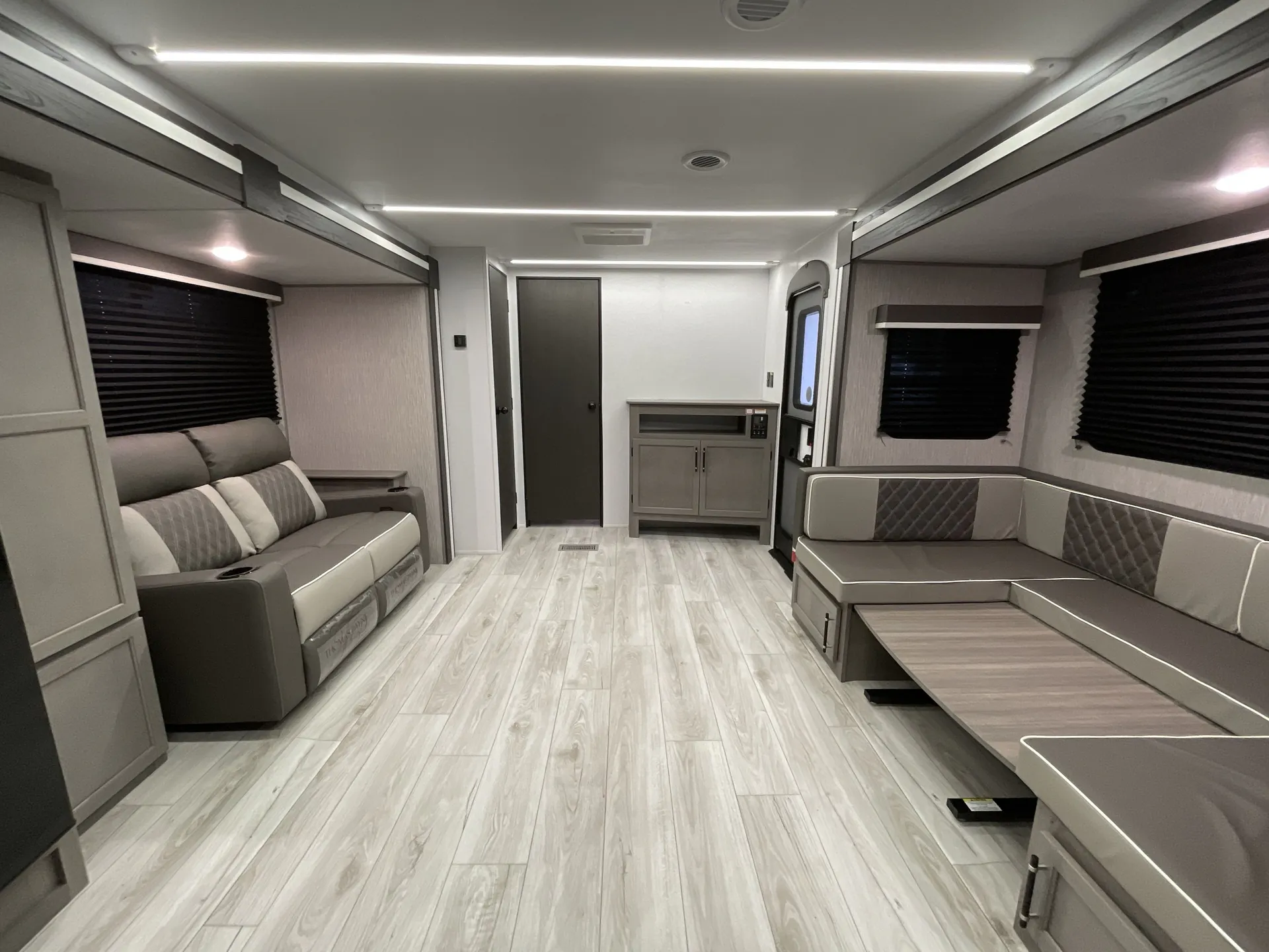 2025 Keystone Hideout East 28RKD — living area main