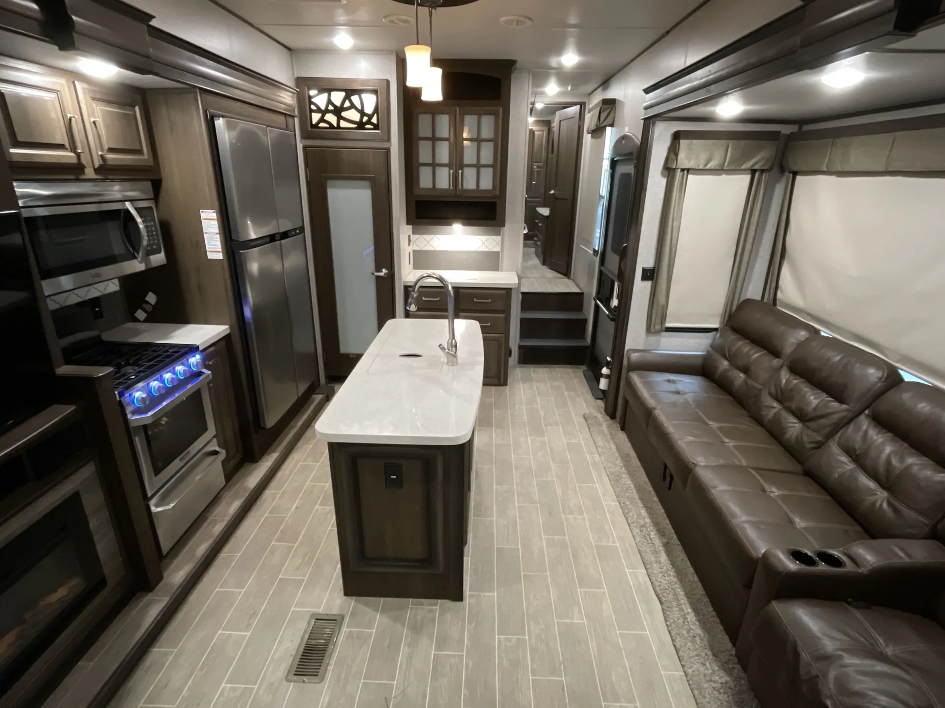 2019 Keystone Avalanche 396BH — living area main