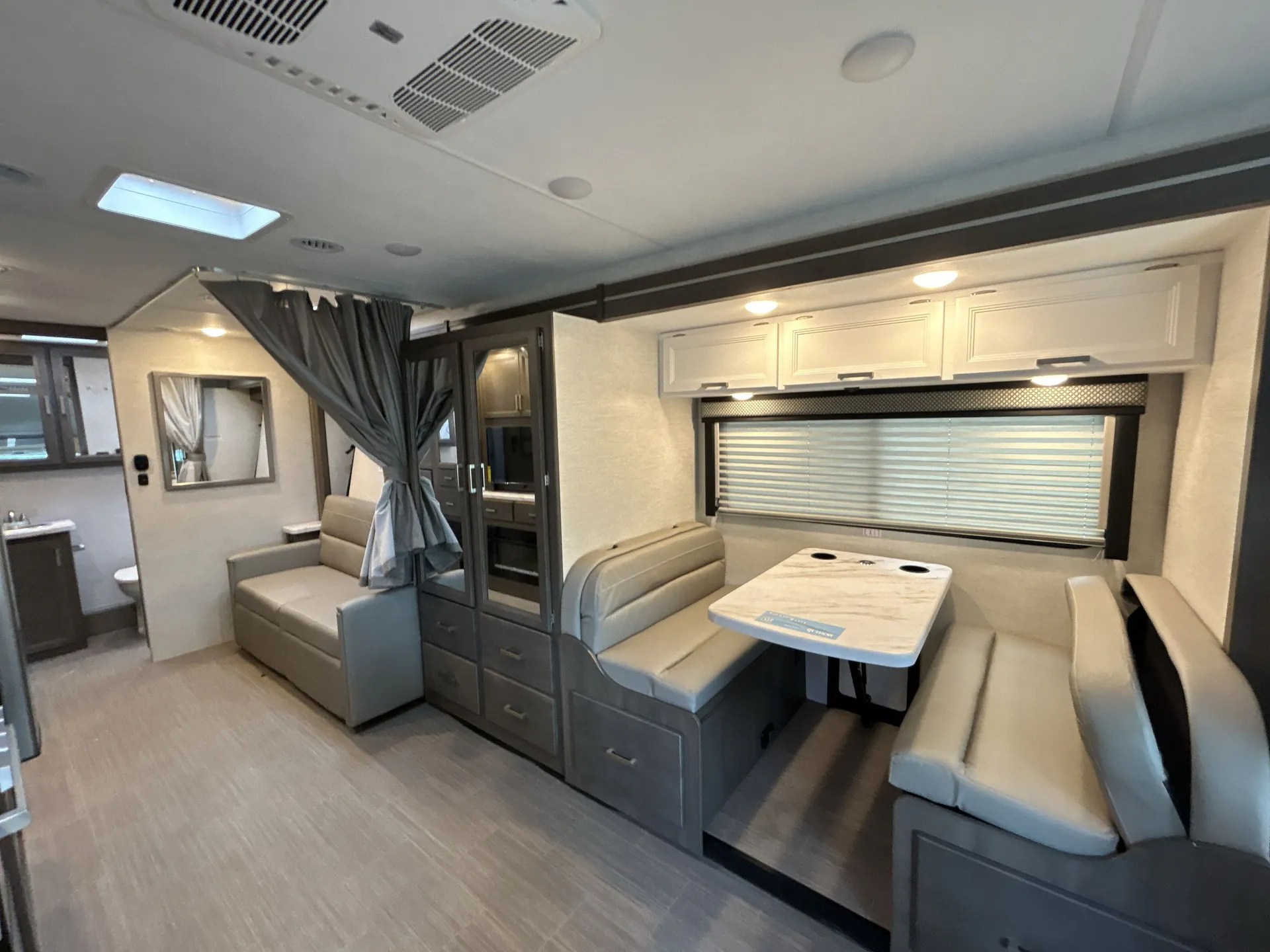 2025 Thor Motor Coach Freedom Elite 27HE — living area main