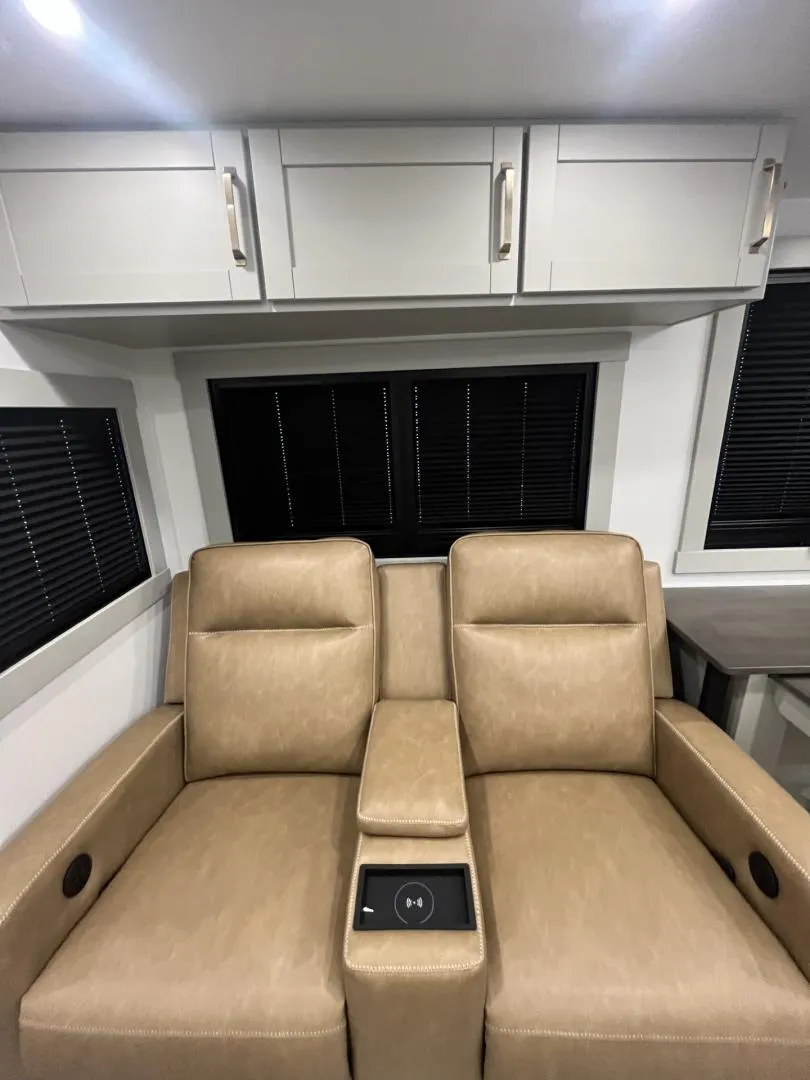 2026 Brinkley Model Z 3300, Photos photo 10
