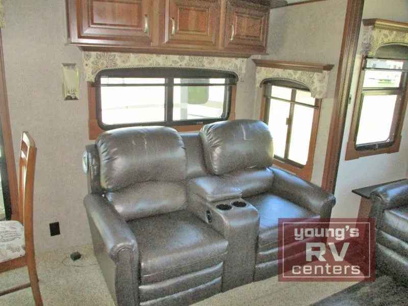 2017 Jayco Pinnacle 36FBTS - Photo 4