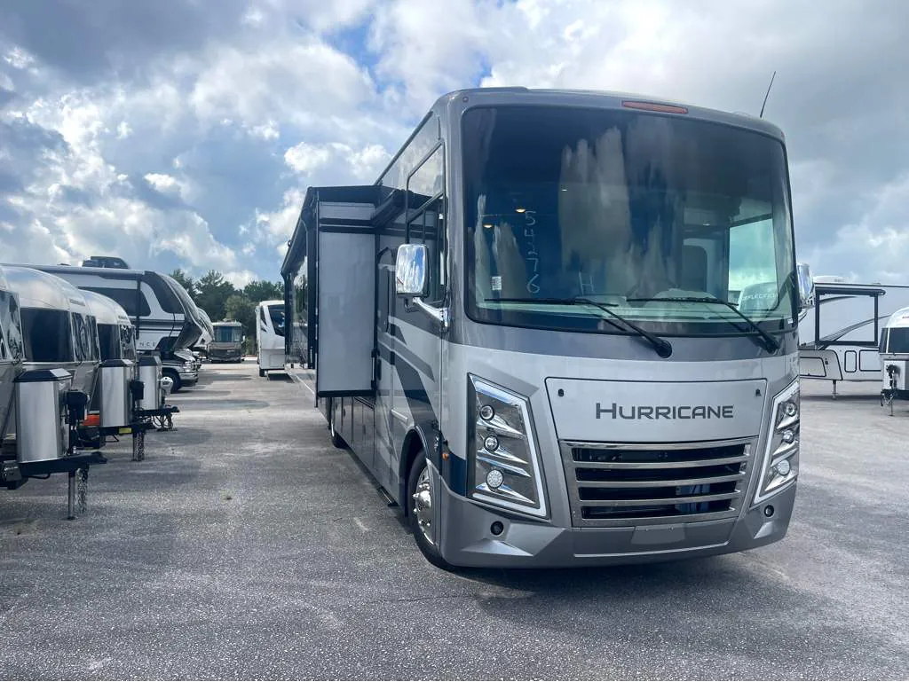 2027 Thor Motor Coach Hurricane 35A - Photo 2