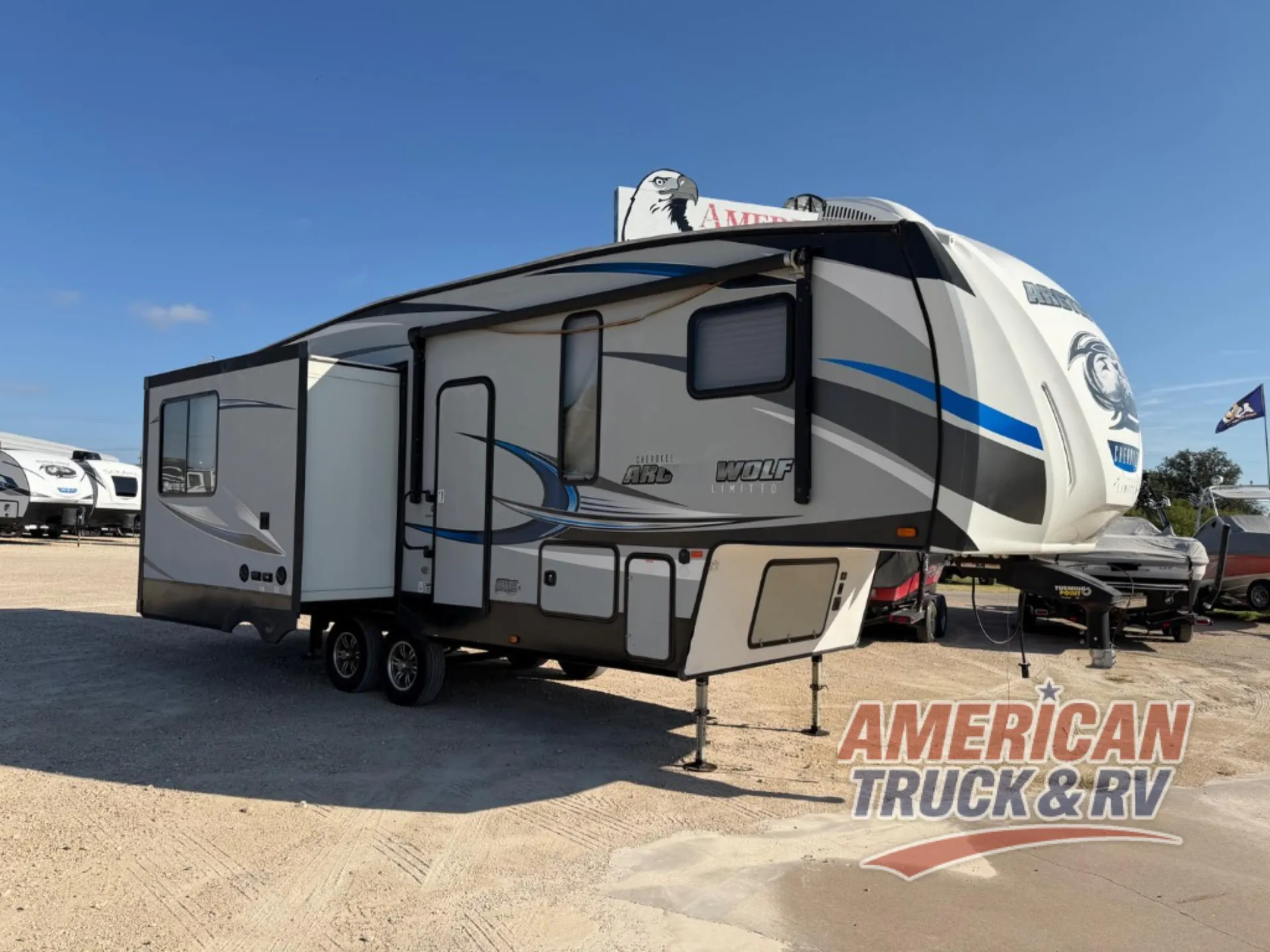 2019 Forest River Cherokee Arctic Wolf 285DRL4 - Photo 4