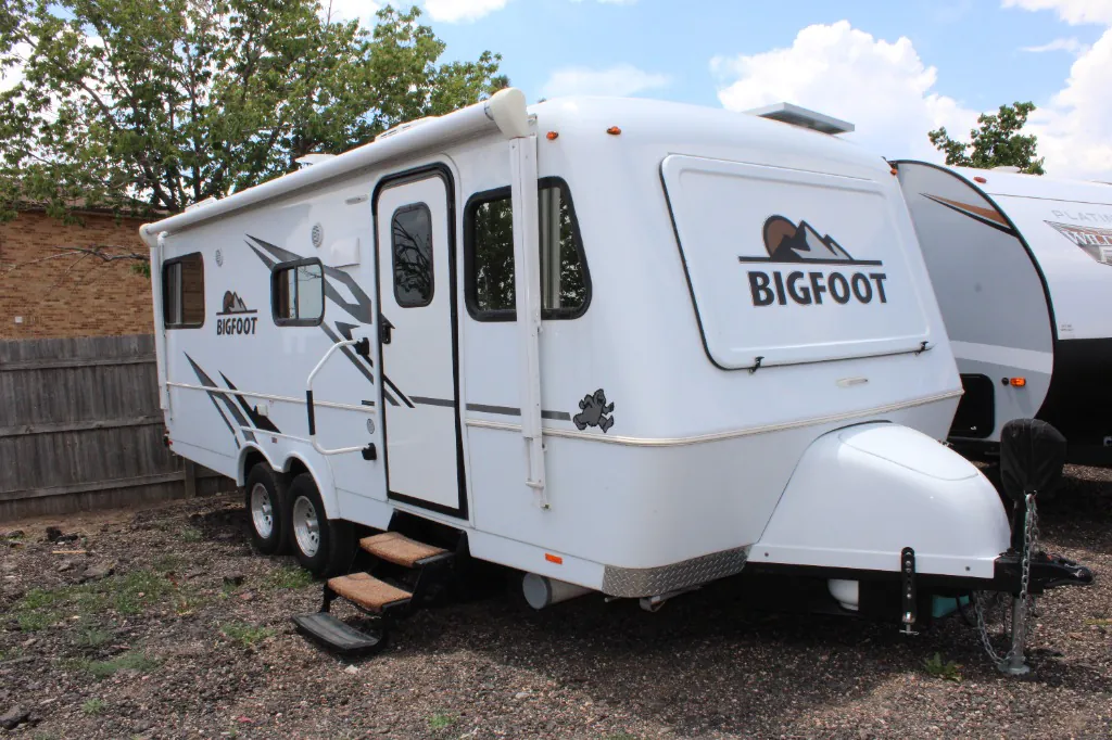 2025 Bigfoot 2500 Series 25B25RQ - Photo 2