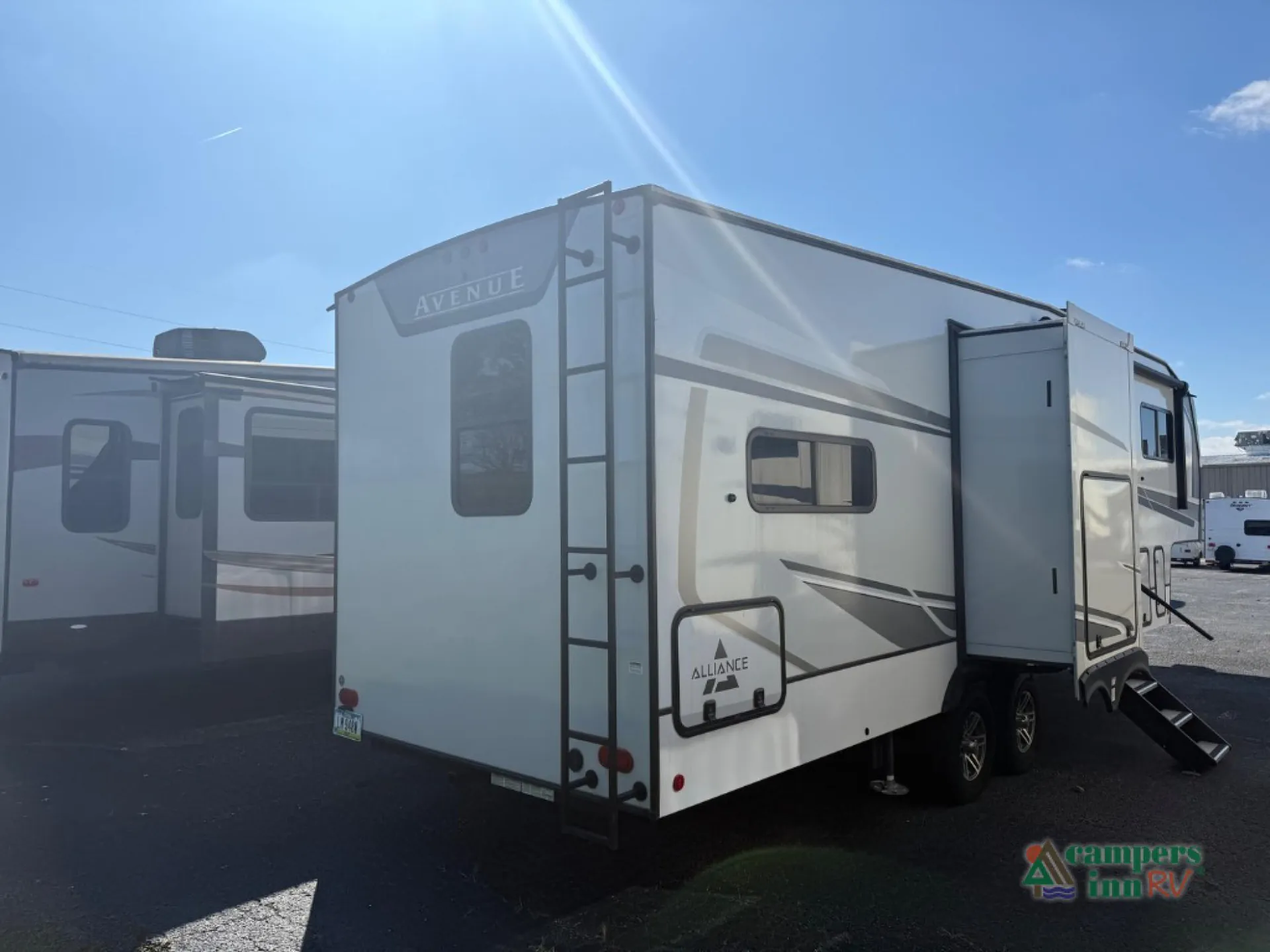 2024 Alliance RV Avenue 33RKS - Photo 3