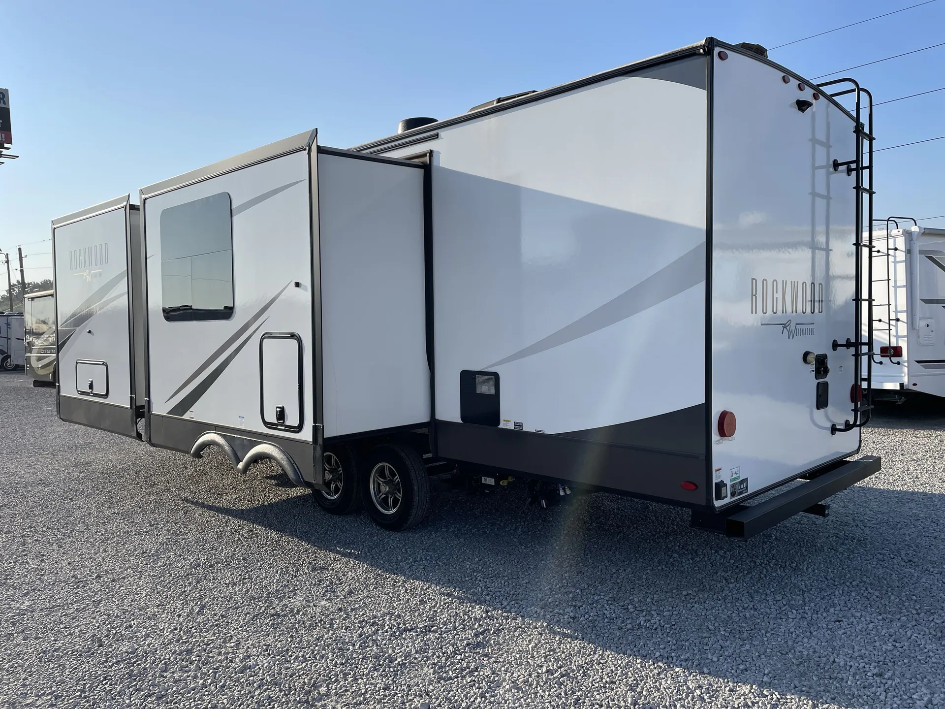 2024 Forest River Rockwood Signature 8265KBS — off campside