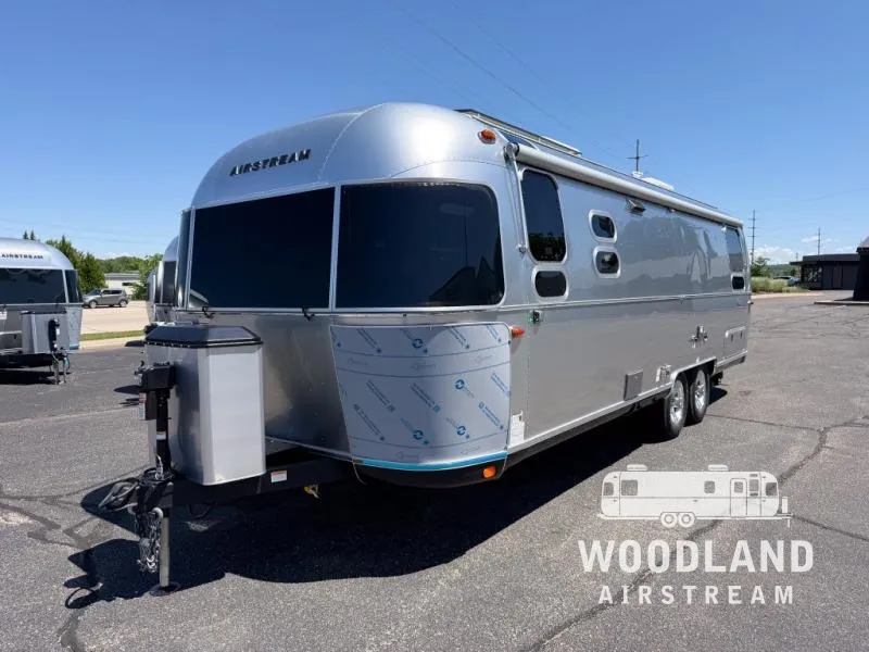 2026 Airstream Classic 28RB - Photo 4