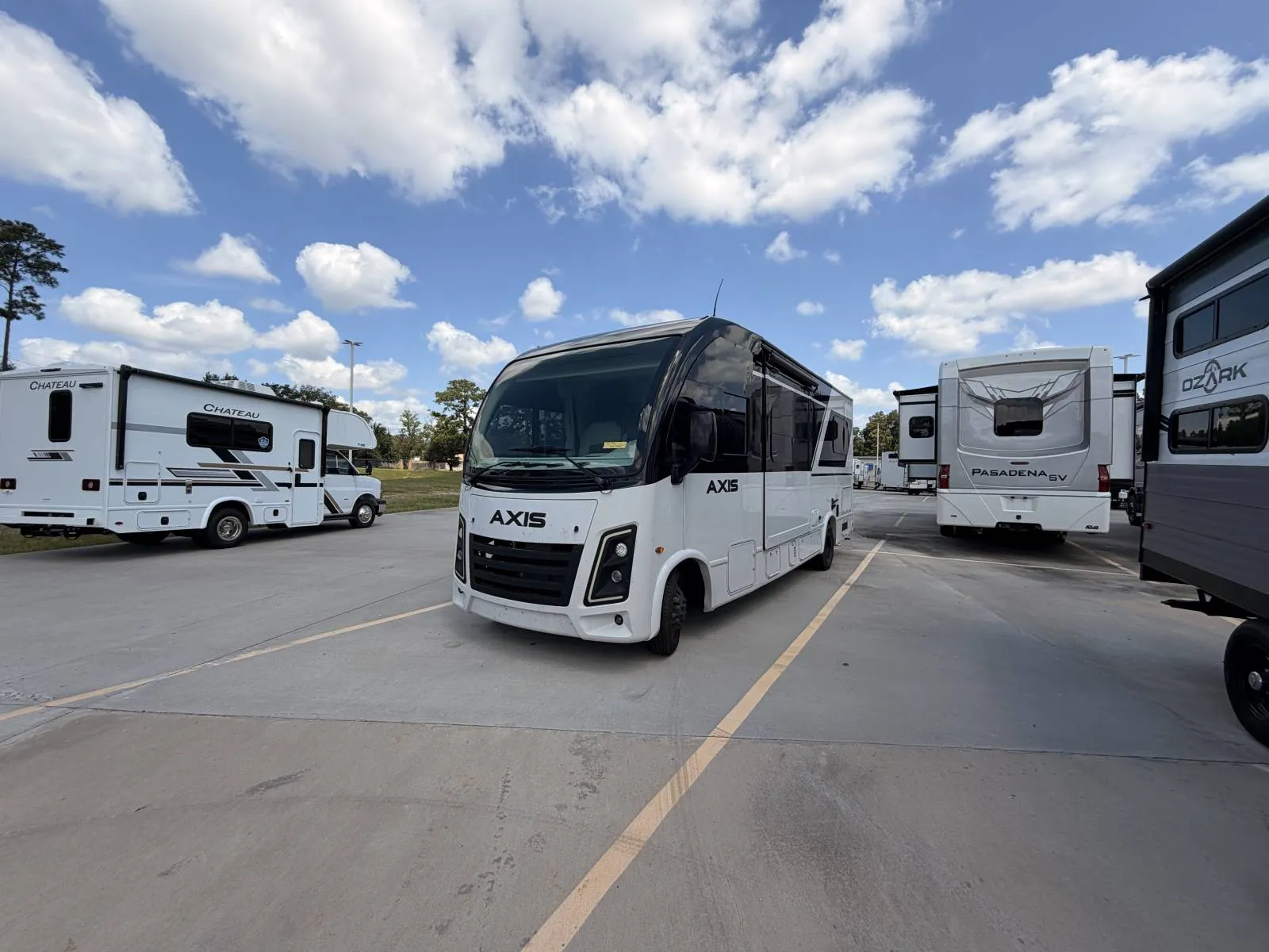 2026 Thor Motor Coach Axis 24.1 - Photo 2