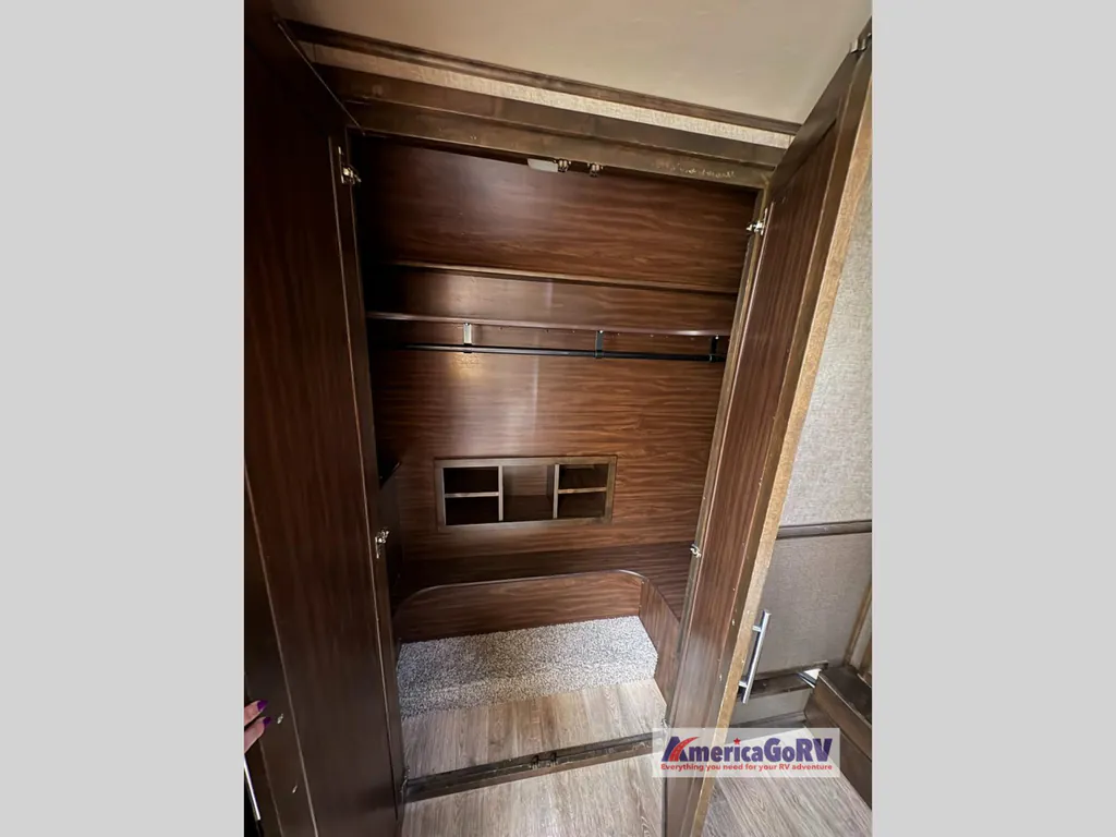 2018 VanLeigh RV Vilano 369FB, Photos photo 4