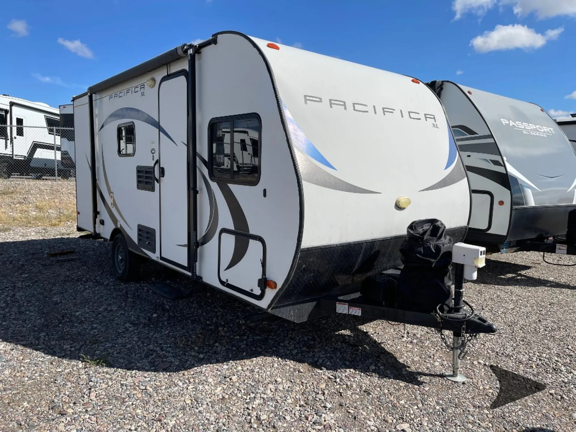 2019 Pacific Coachworks Pacifica XL 16BH - Photo 2