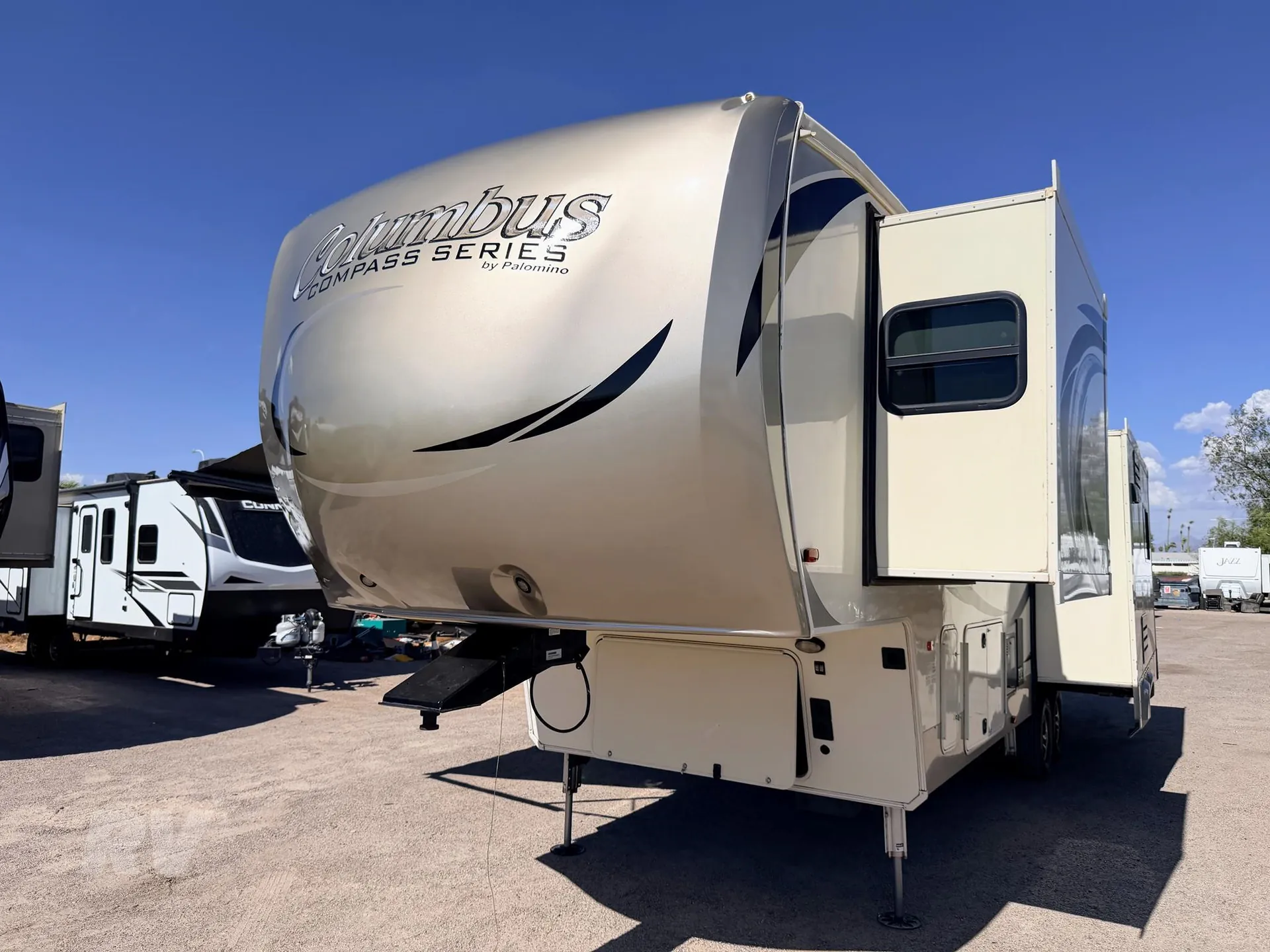 2018 Palomino Columbus 298RLC - Photo 2