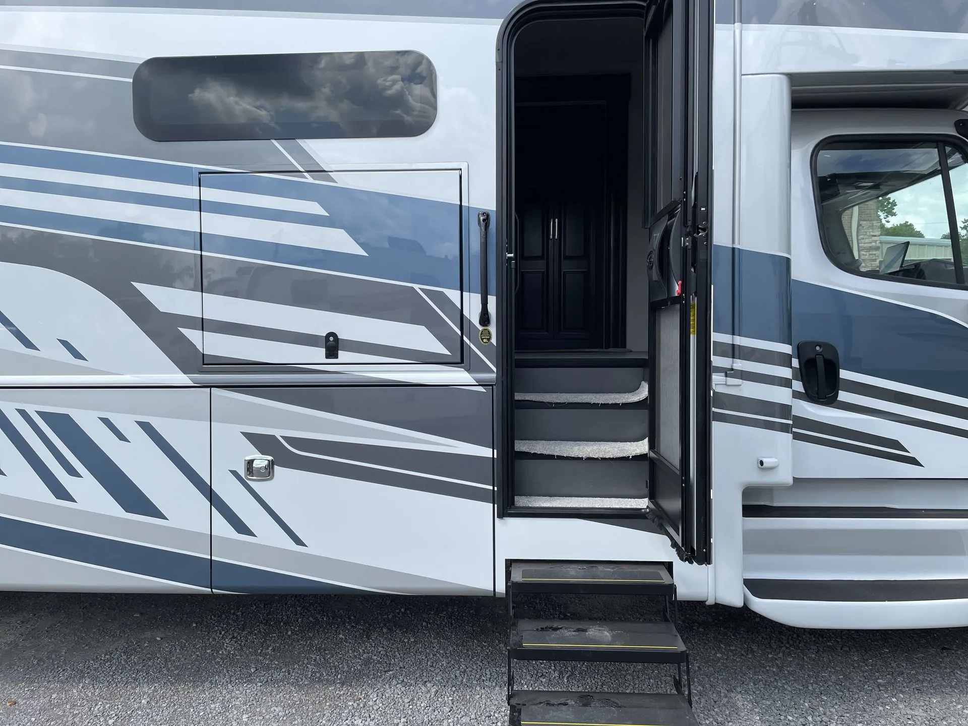 2026 Jayco Seneca Prestige 37K - Photo 4