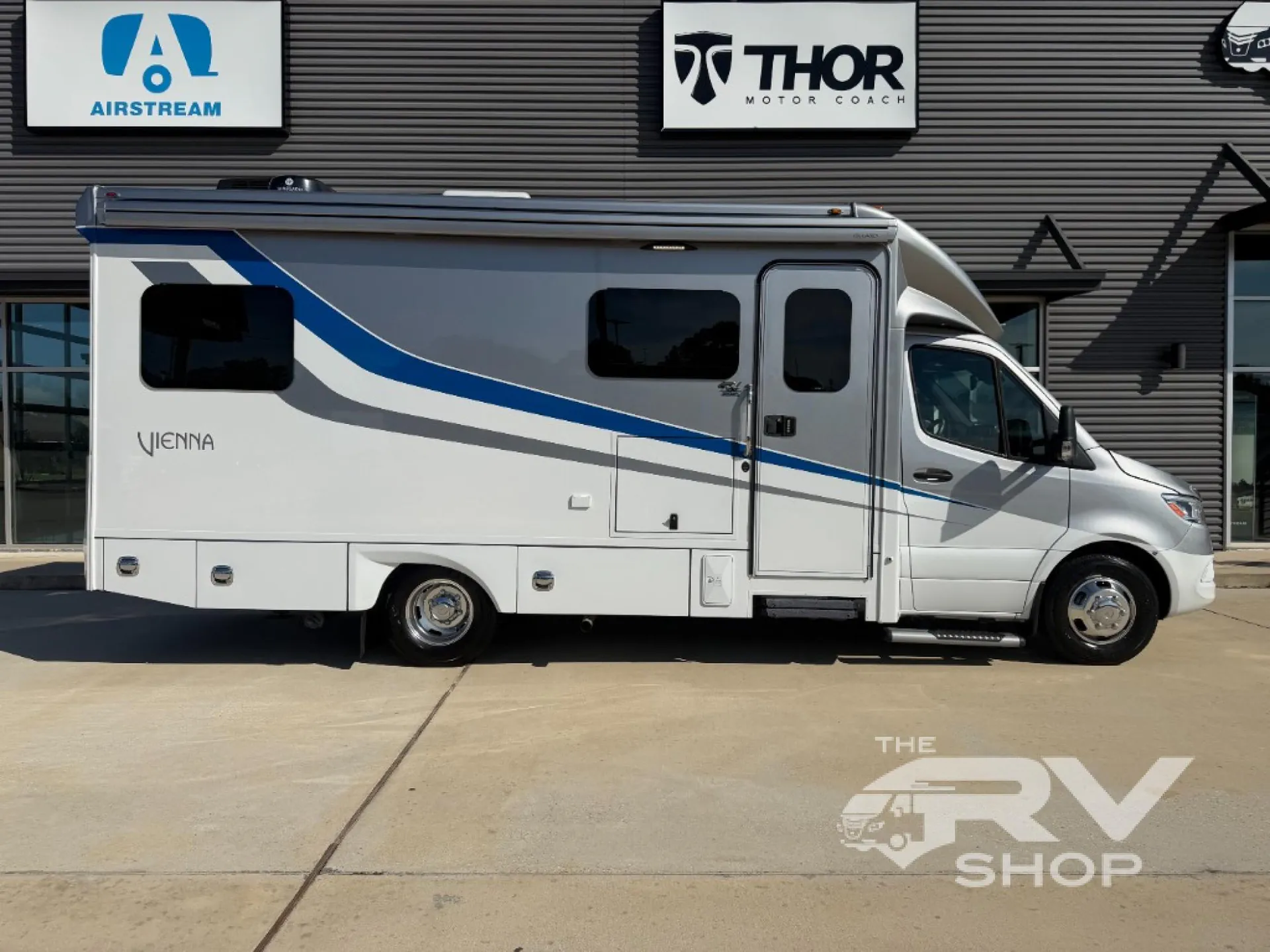 2024 Renegade RV Vienna 25TBN - Photo 4