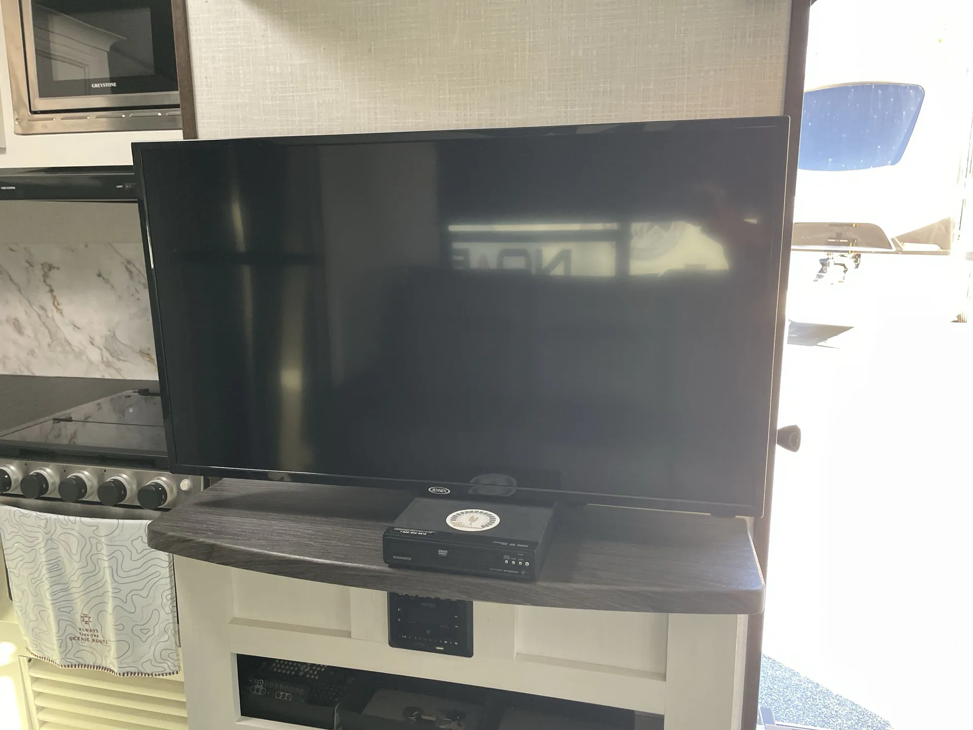 2022 Dutchmen Atlas 2202RB — living area main
