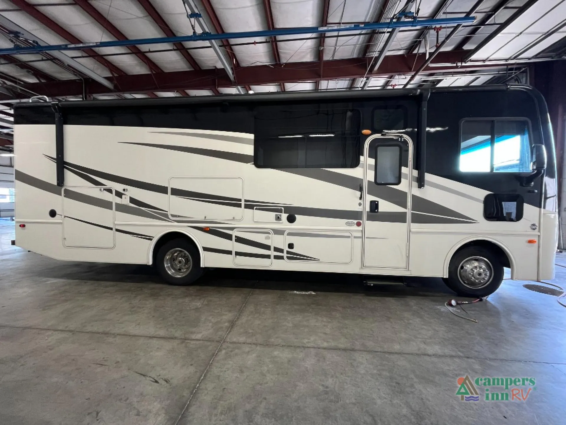 2019 Fleetwood Flair 29M - Photo 3