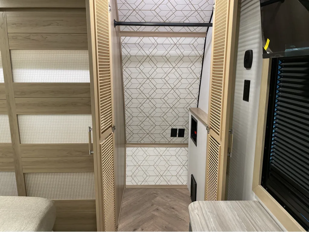 2026 Keystone Raptor 433, Photos photo 24