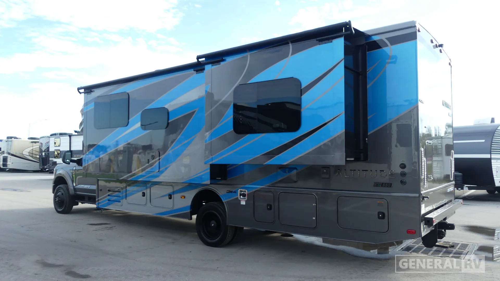 2027 Fleetwood Altitude FS550 32AW - Photo 4