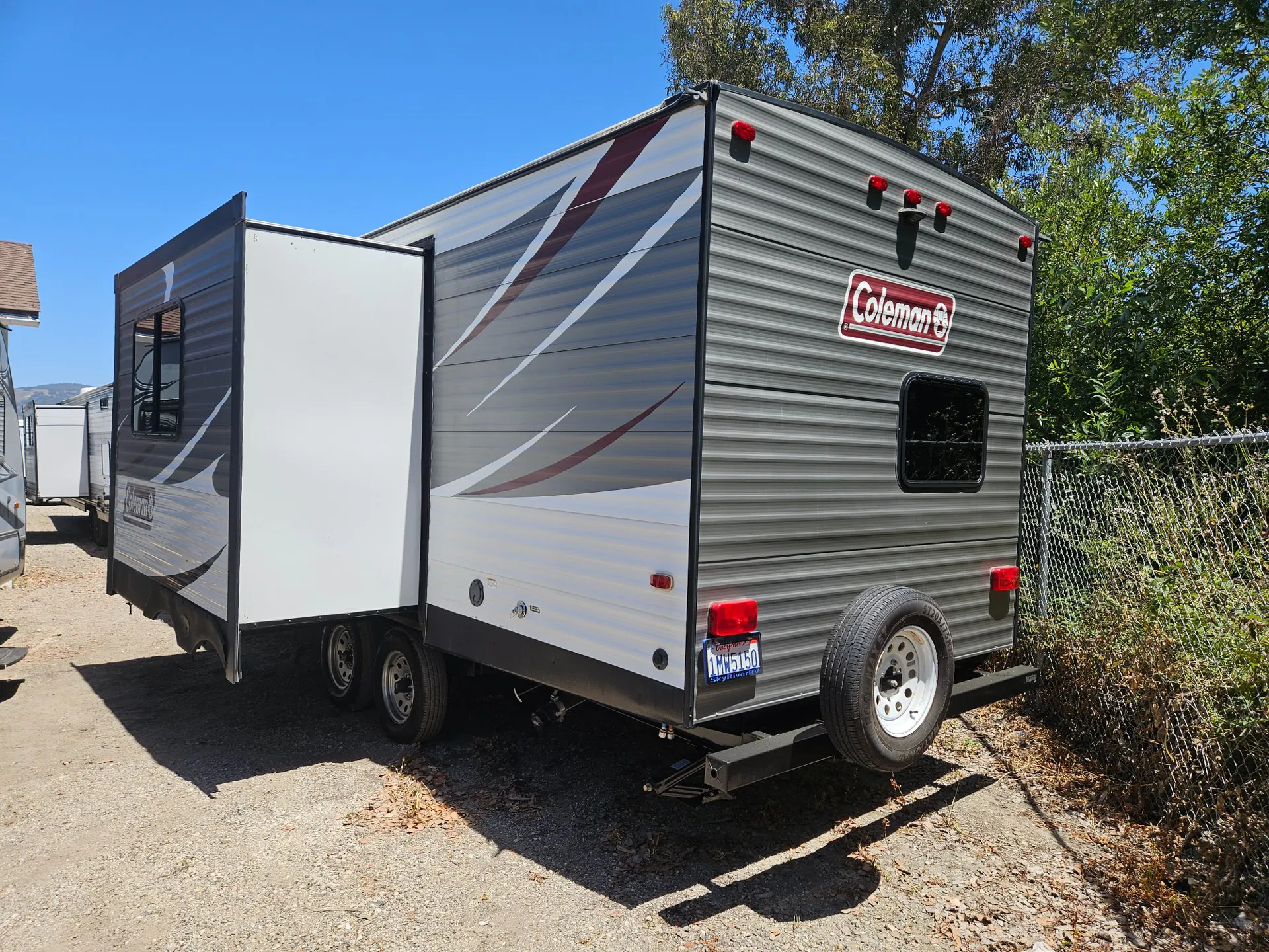 2018 Dutchmen Coleman Lantern 244BHWE - Photo 3