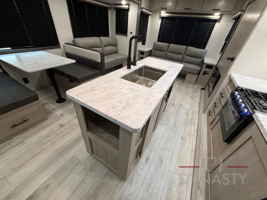 2027 East to West Della Terra 272RL, Photos photo 23