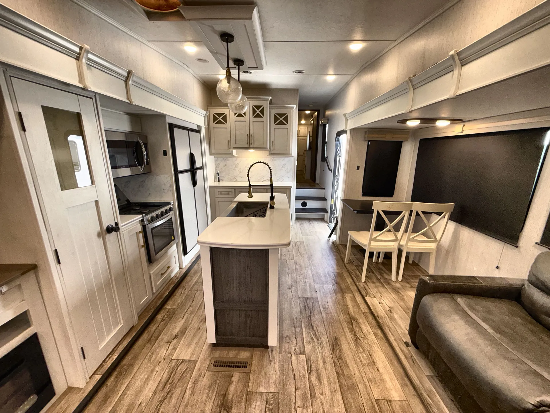 2022 Dutchmen Astoria 3173RLP — living area main