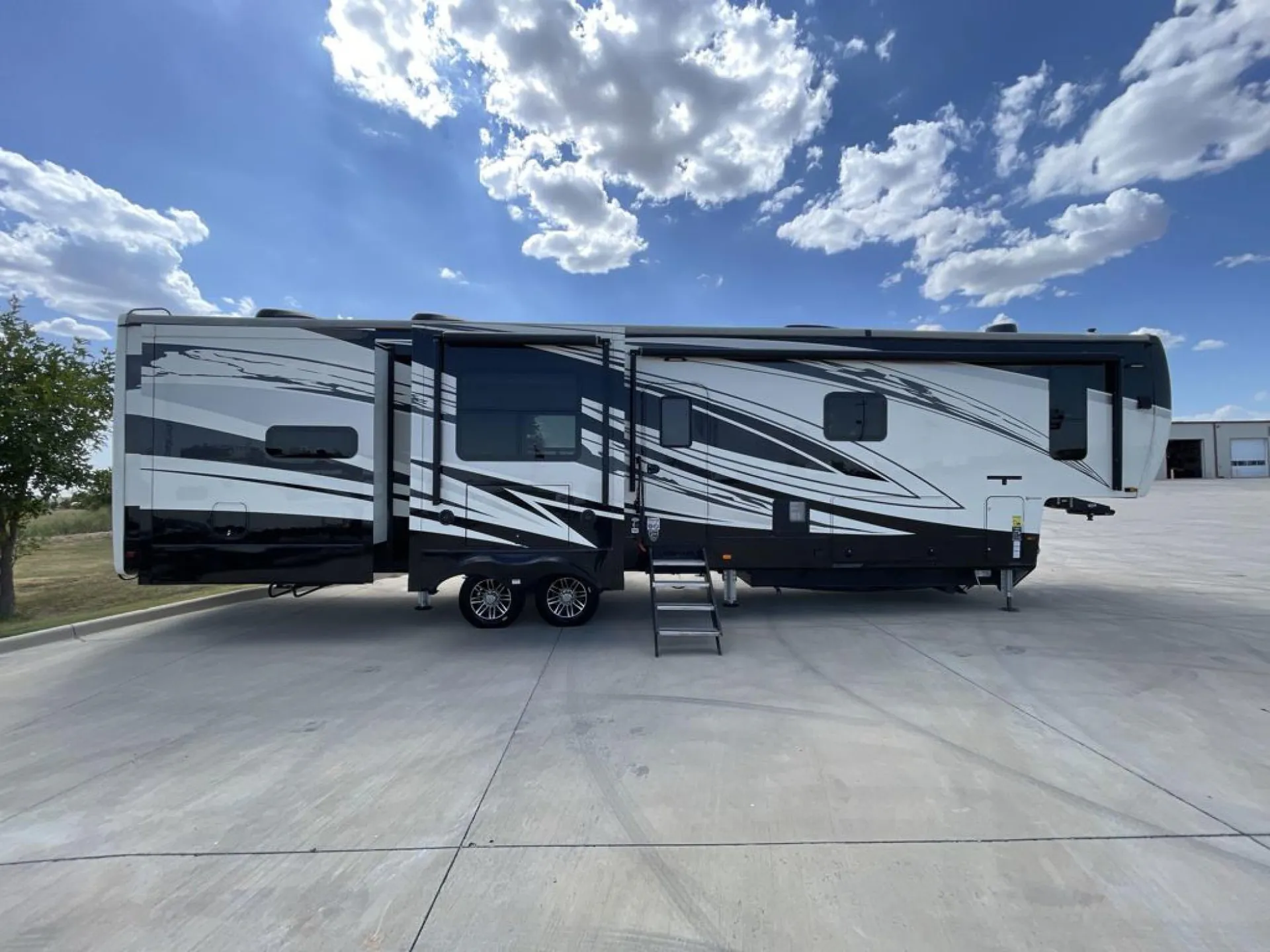2021 Heartland Landmark Fifth Wheel Chesapeake