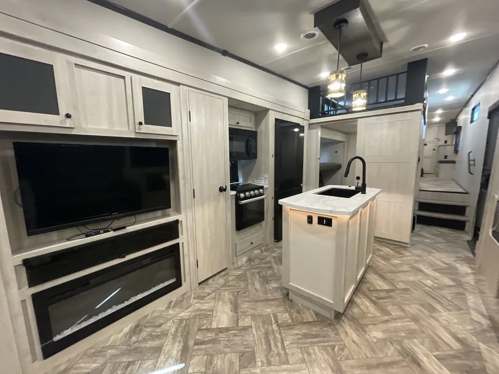 2023 Forest River Wildcat 369MBL, Photos photo 15