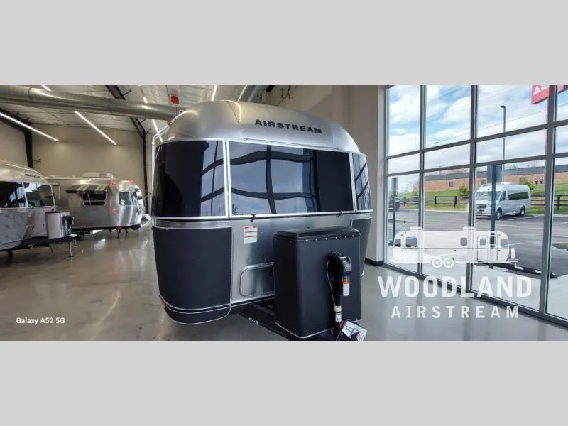 2026 Airstream Flying Cloud 27FB - Photo 3