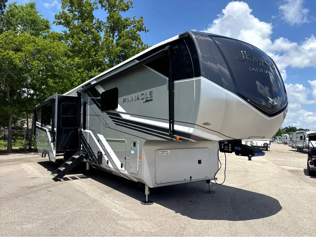 2026 Jayco Pinnacle 38FBRK - Photo 2