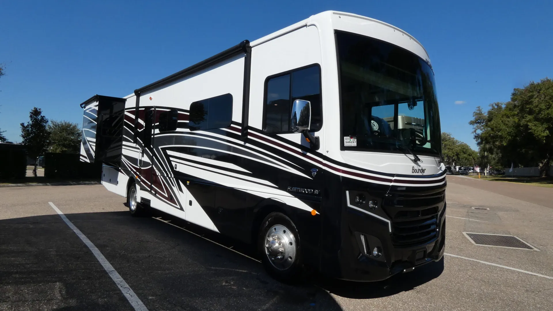 2026 Fleetwood Bounder 35GL - Photo 2