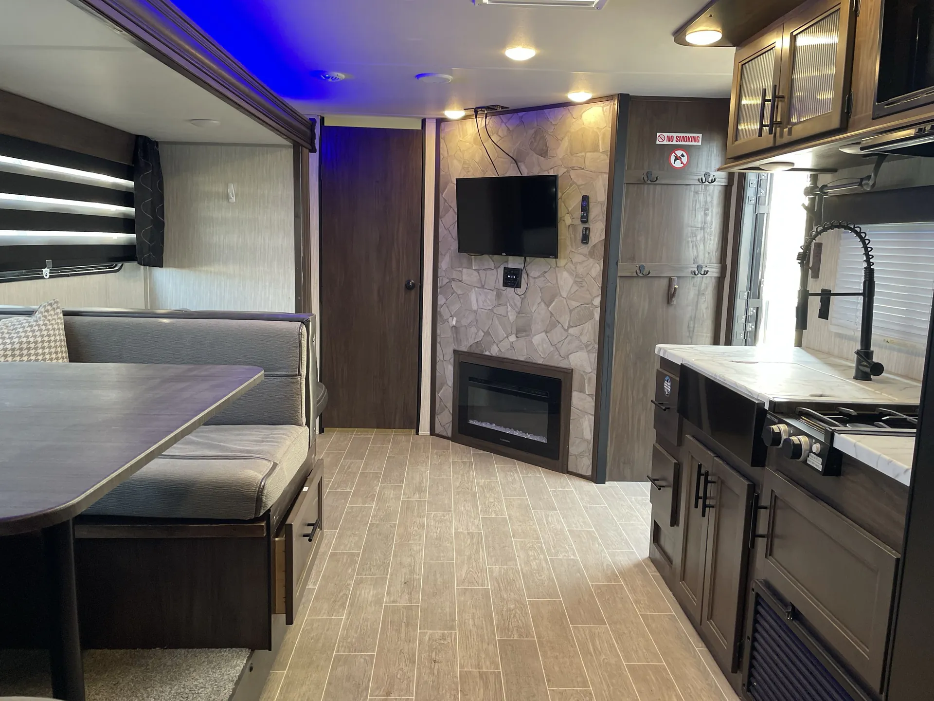 2021 Forest River Cherokee Grey Wolf 28DT dealer photo 5 from Camping World